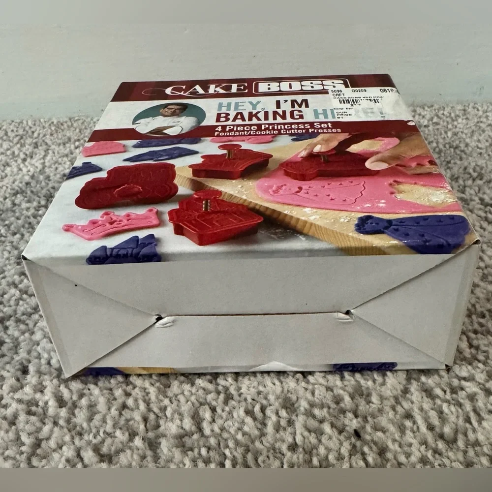 NWT Cake Boss Princess Cookie Cutter Set 4 Pieces Dress, Crown, Castle, Carriage